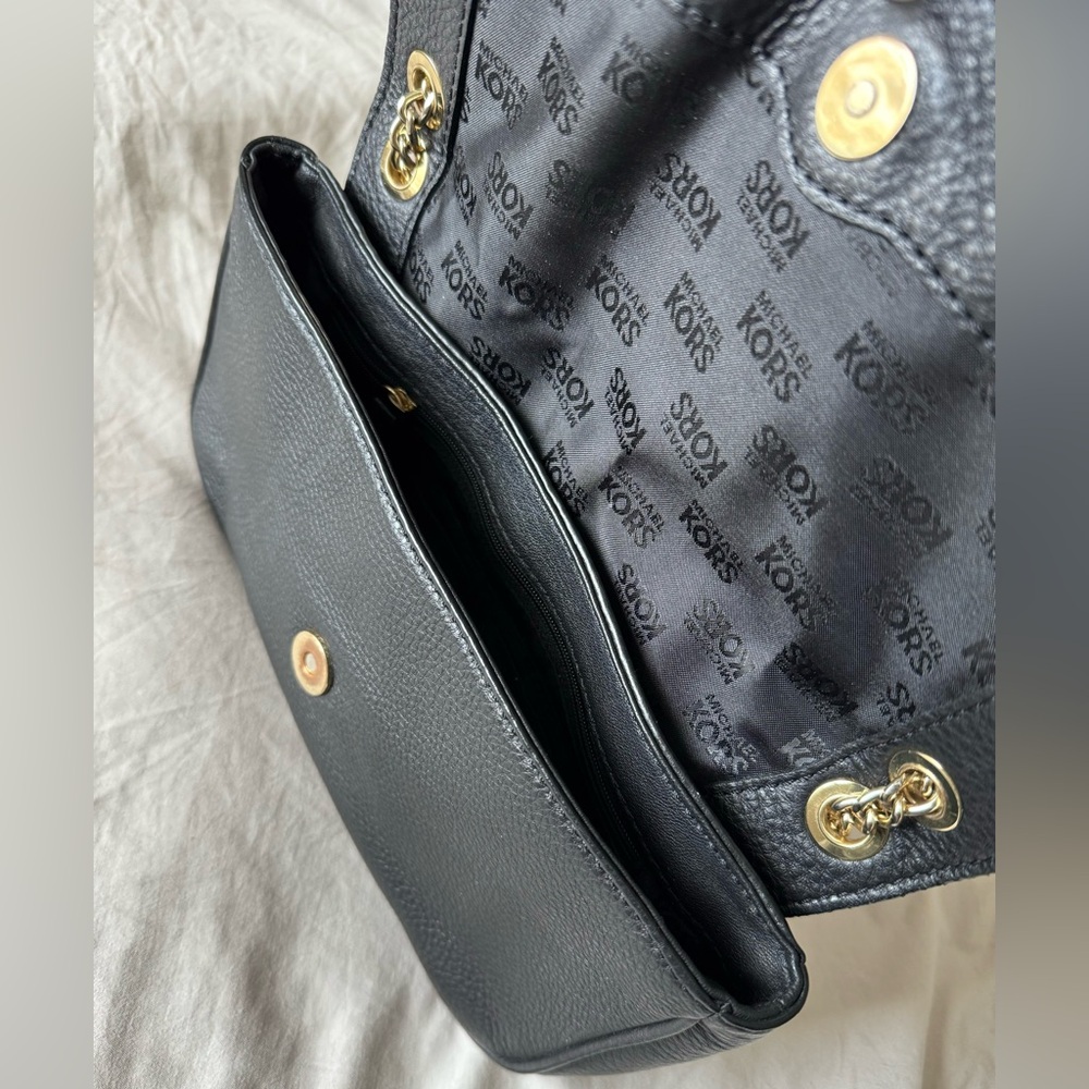Michael Kors Fulton Flap Shoulder Bag in Black Leather - Picture 4 of 5